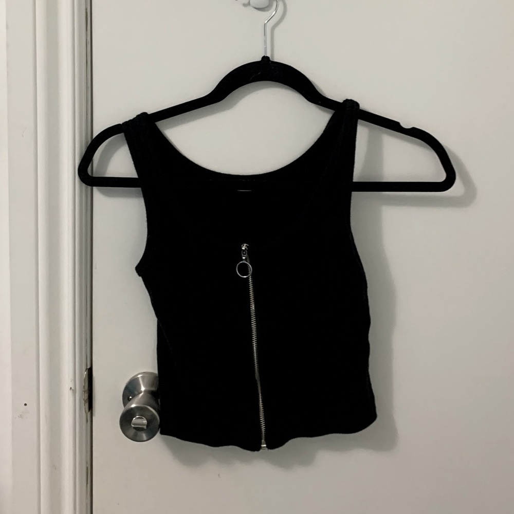 2 for 20🔥//Garage circle zip tank top